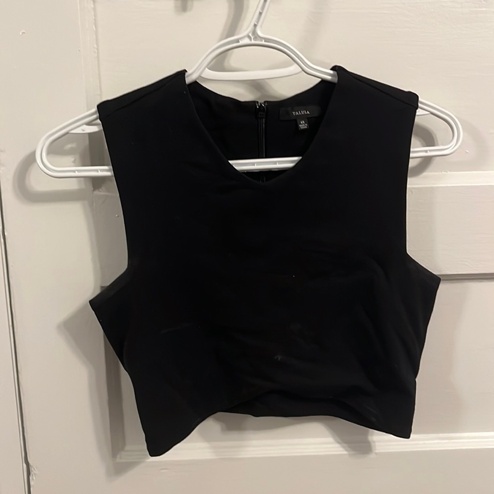Aritzia talula black crop top. Size xs.